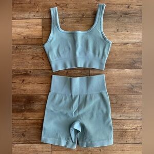 Women’s Yoga Pants Bodycon 2 piece outfits Sports Bra and High Waist Booty Short